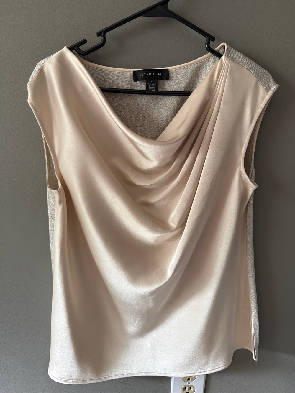 Gorgeous St. John Cream/Gold Satin Draped Strapless-Inspired Top ✨